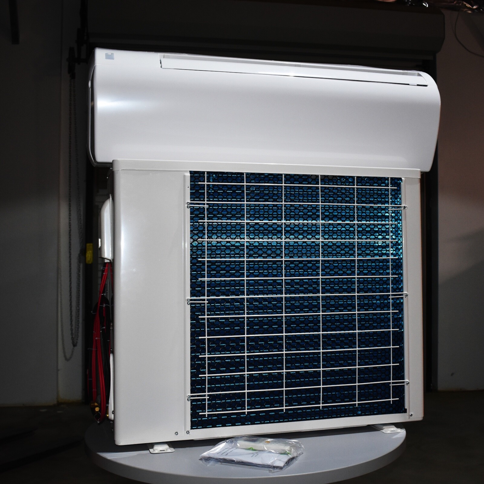 24000 BTU/h Solar 48V Battery Powered Heat Pump Mini split solar air conditioner