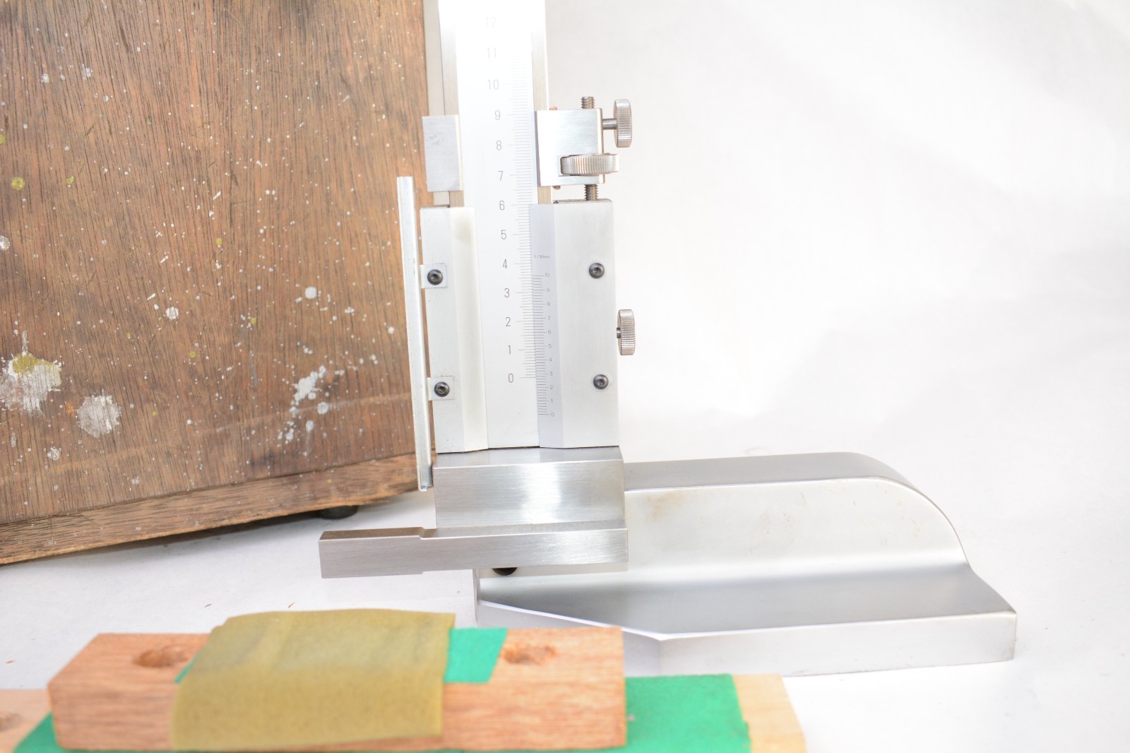 🌟 Mitutoyo 600mm Vernier Height Gage #520-150 – .02mm Graduation – Wooden Box