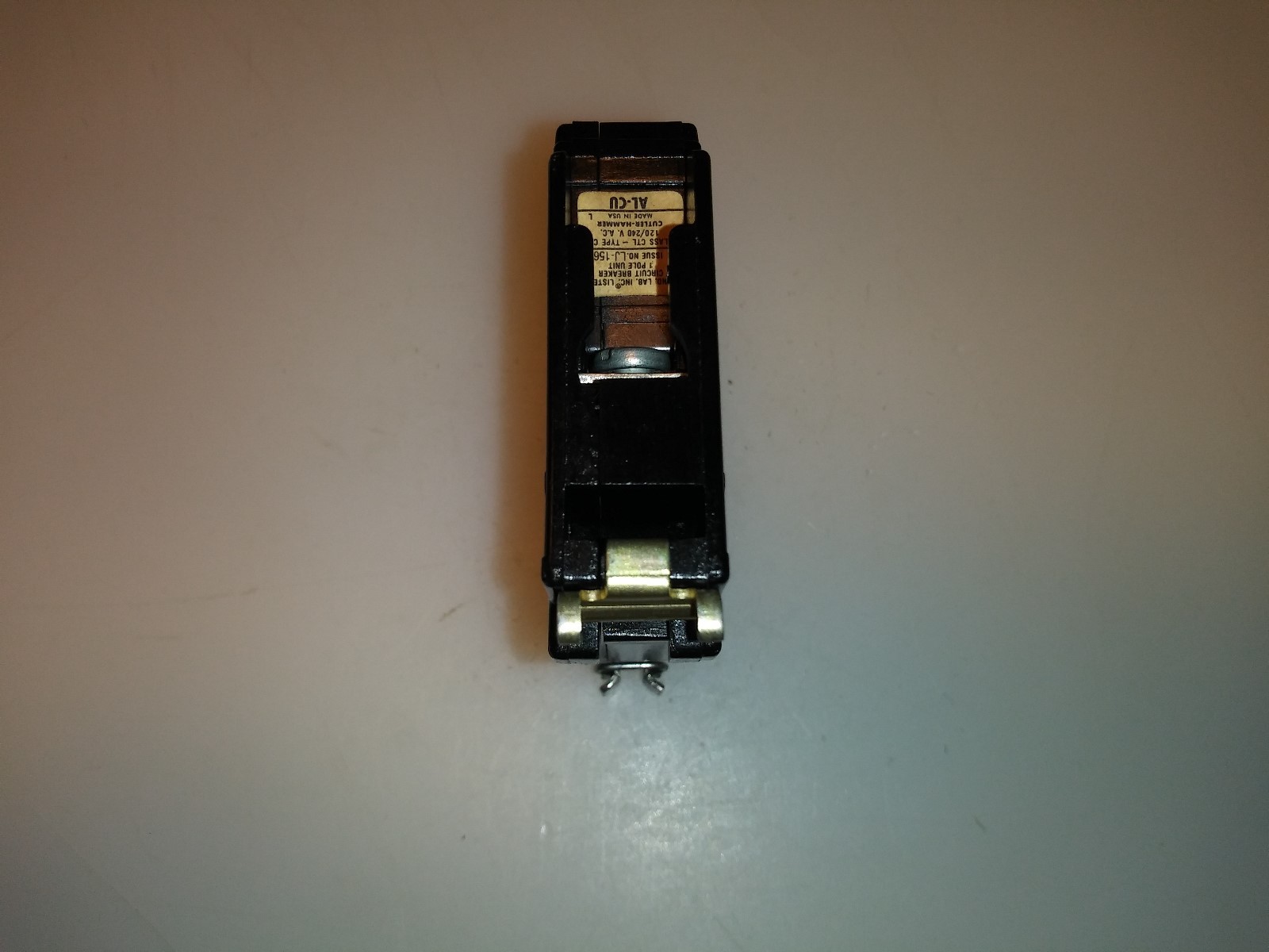 Cutler Hammer CH115 15 Amp 1 Pole 120/240V HALF NOTCH METAL FOOT 1/2 NOTCH CH