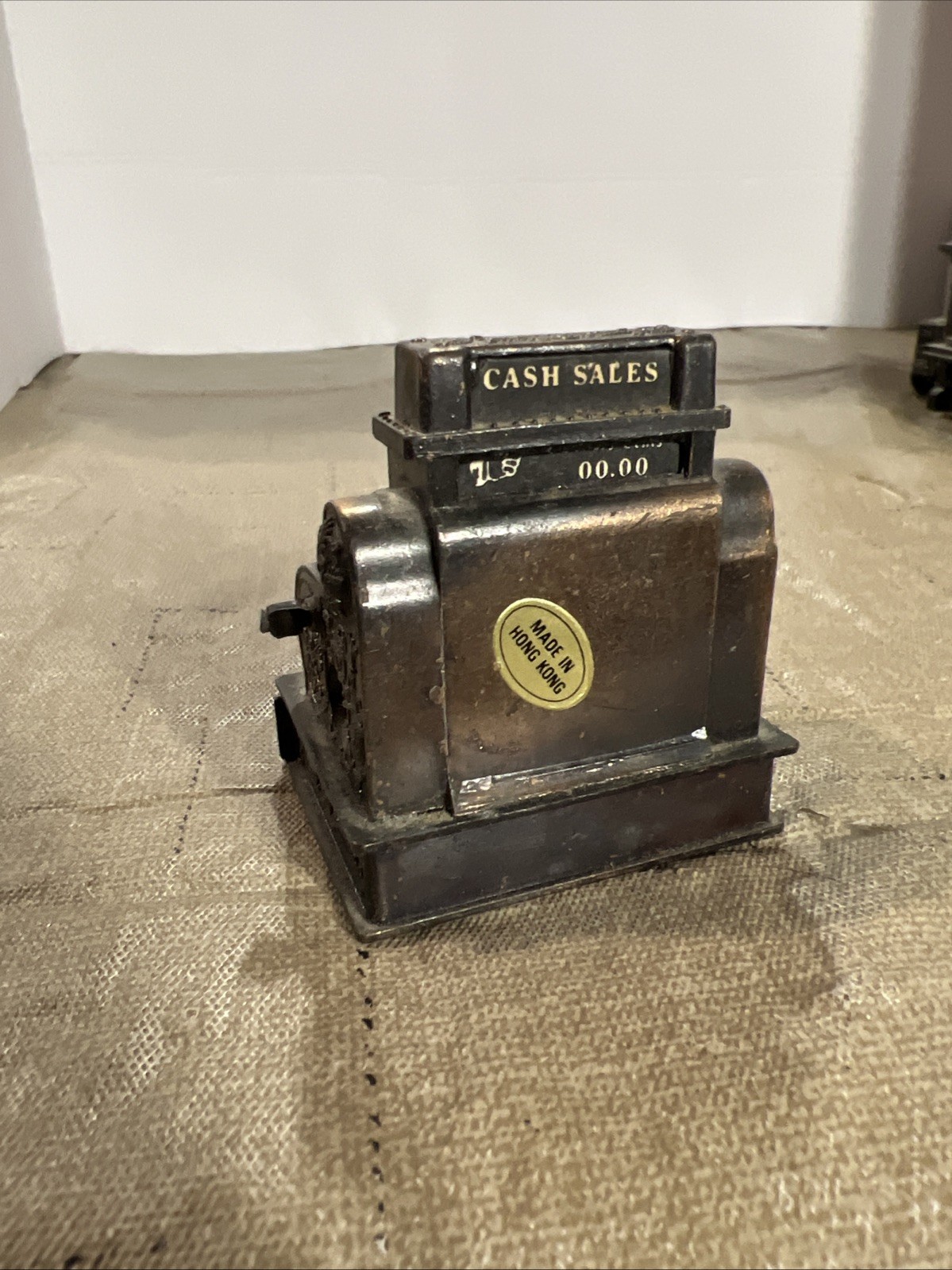 Vintage Metal Pencil Sharpener Old Fashioned National Cash Register 2″ Hong Kong