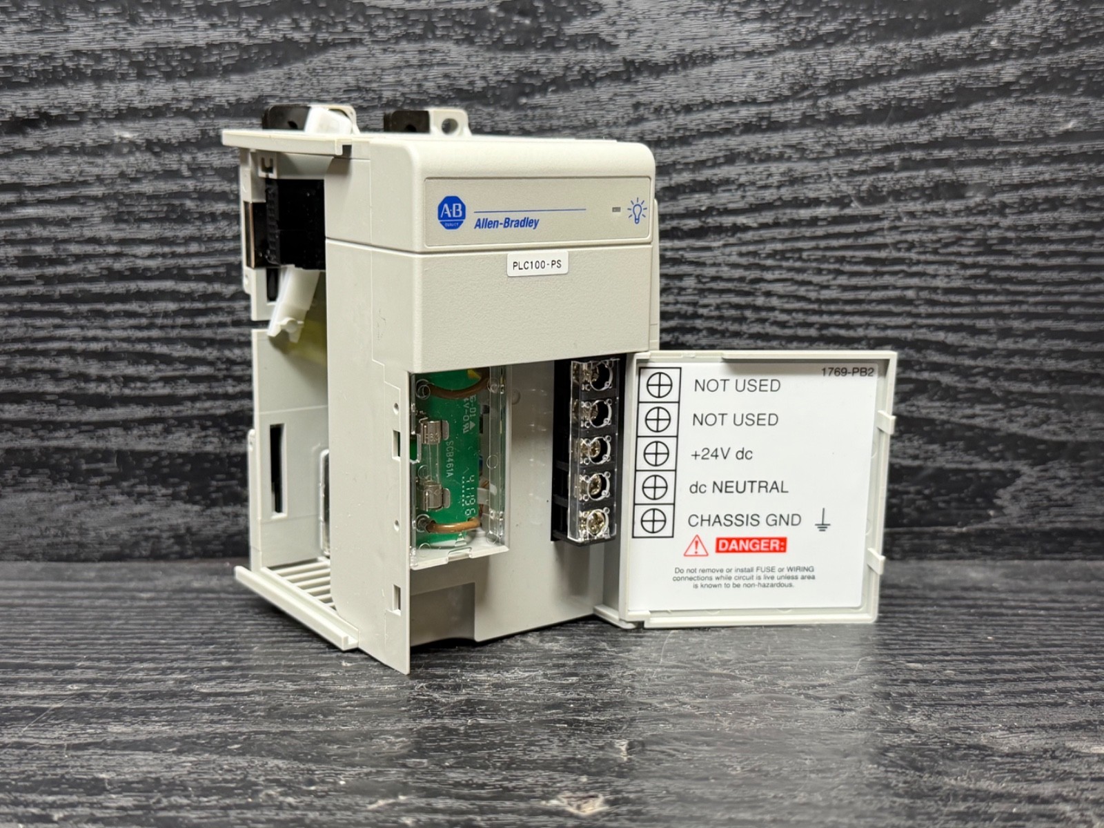 Allen Bradley 1769-PB2 1769-P82 Ser A CompactLogix DC Power Supply Compact I/O