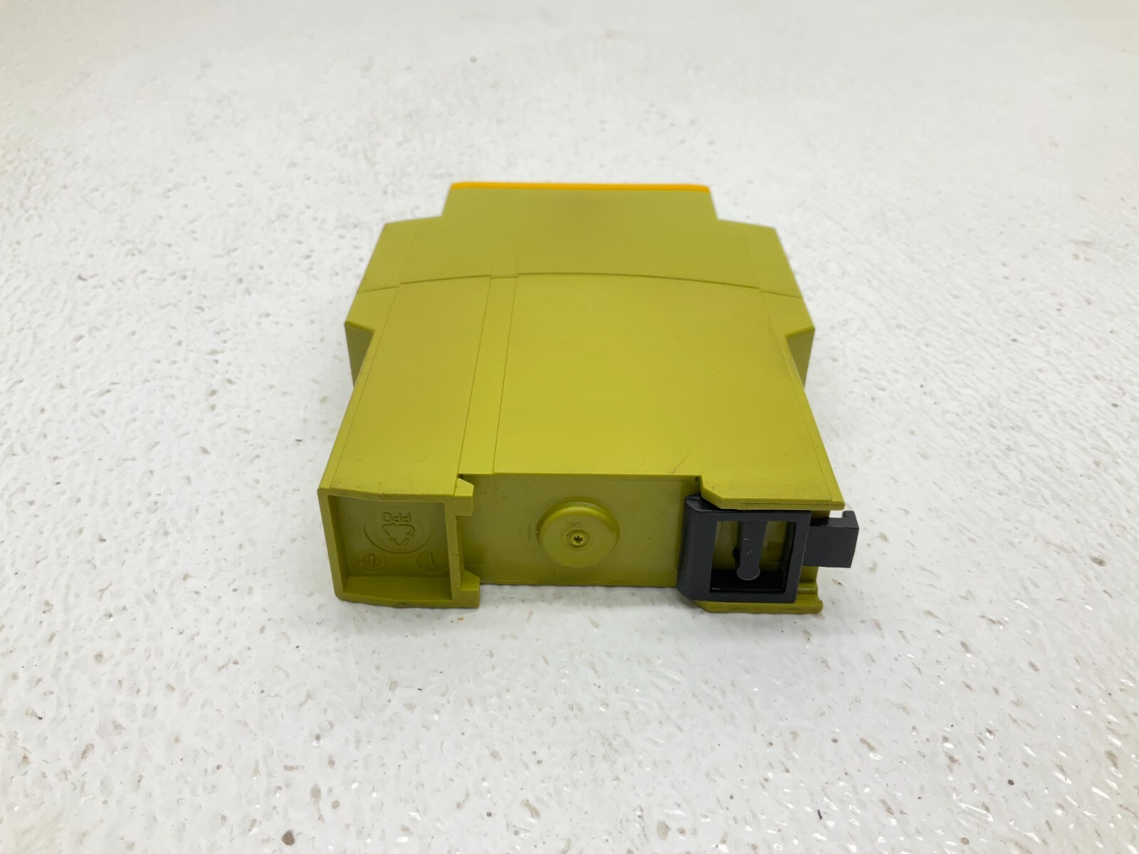 Pilz PZE X4 24VDC 4n/o 24 VDC Safety Relay PZEX424VDC4n/o 774585 (TSC)