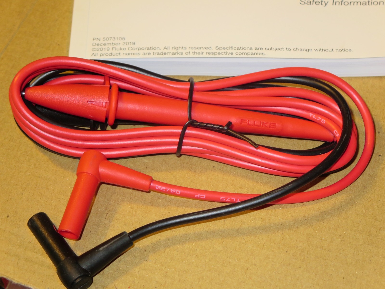Fluke 115 Multimeter new with leads and Manual