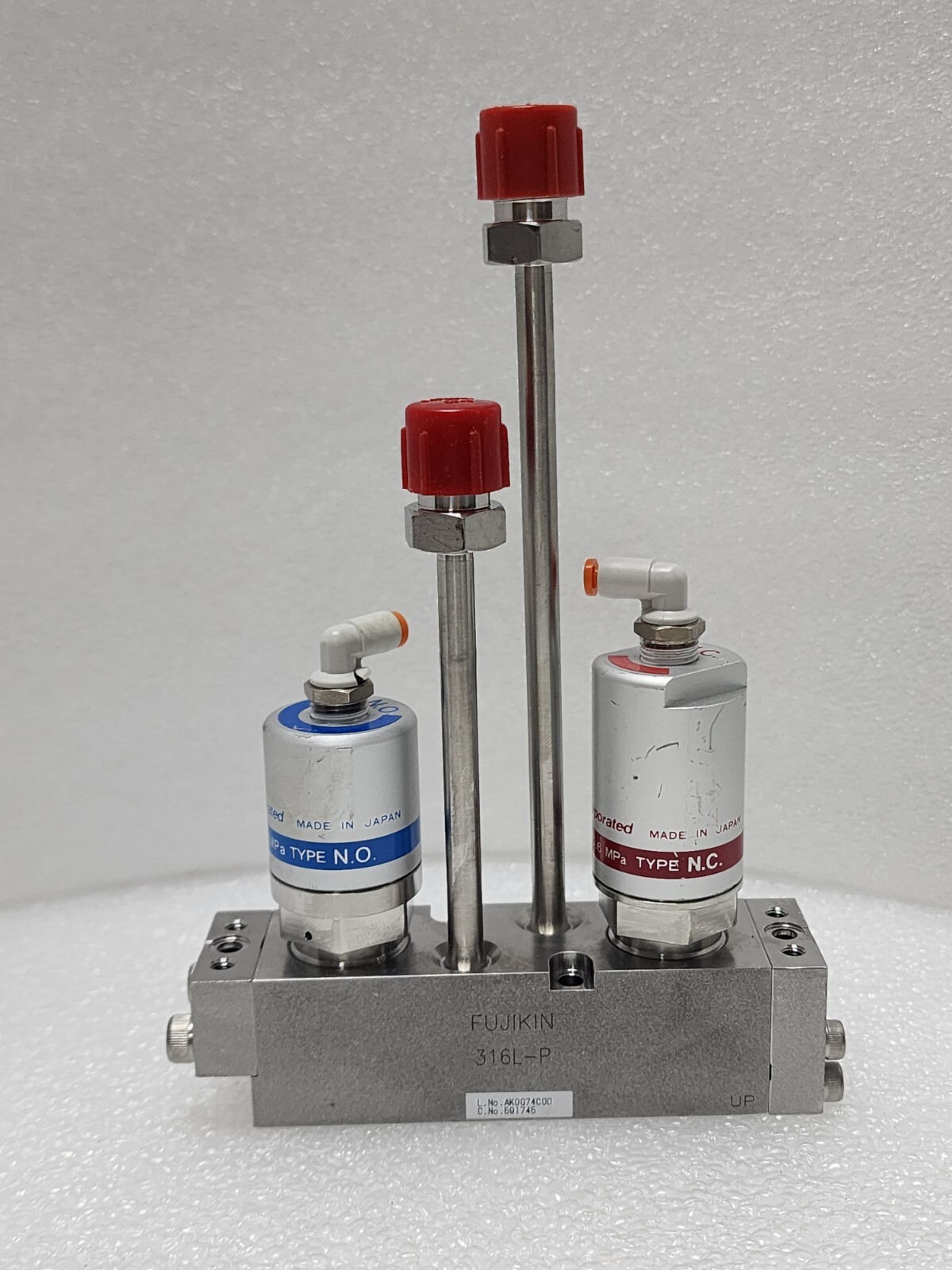 Fujikin Assembly Valve, C No. 591745, 2xO.P 0.5~0.6MPa, NC and NO._96707