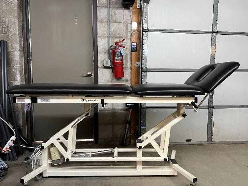 Dynatronics 970 Series Electric Treatment Table – 3‑Section | Chiro| USA‑Made
