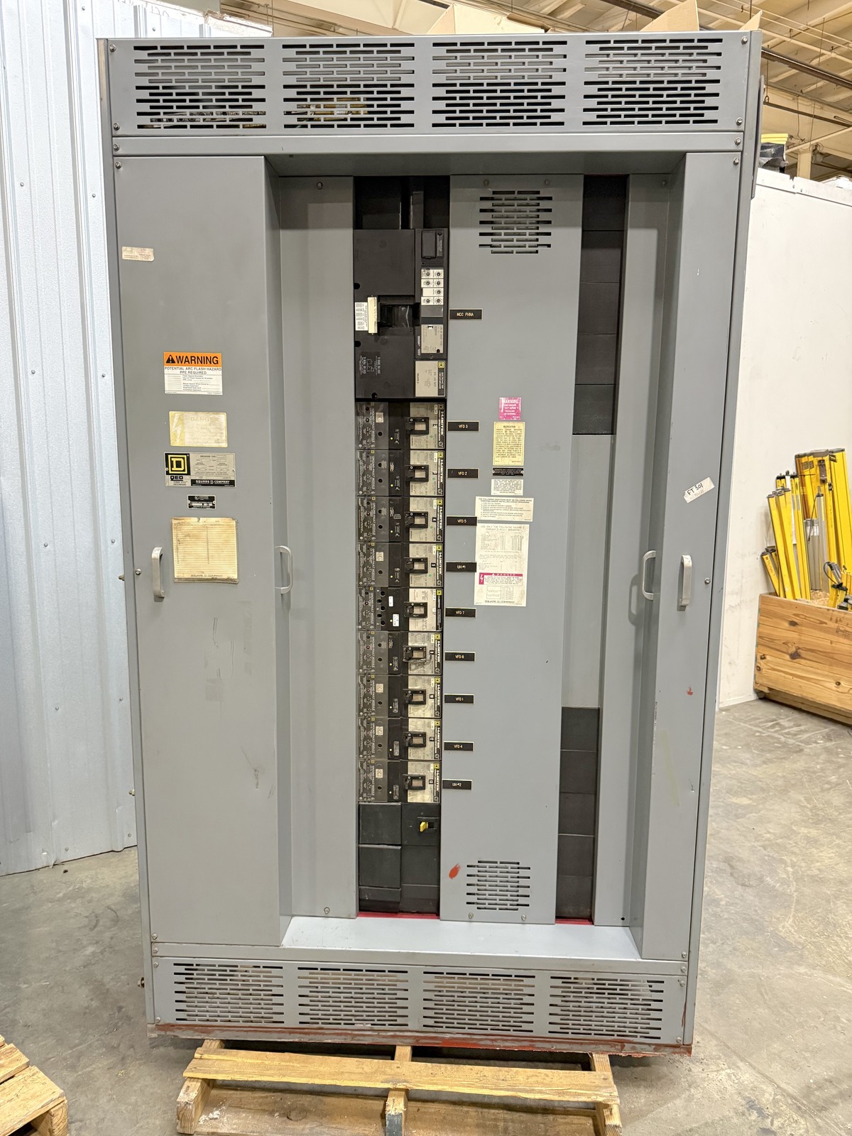 Square D QED 1600 Amp Switchboard 480/277V 4 Wire Distribution Panel & Breakers