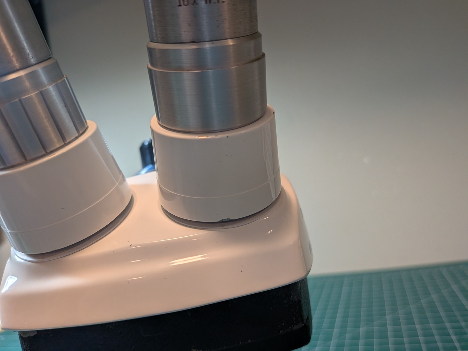 Bausch & Lomb StereoZoom 5 Microscope 0.8x-4.0x w/ 10X WF Eyepieces &Focus Mount