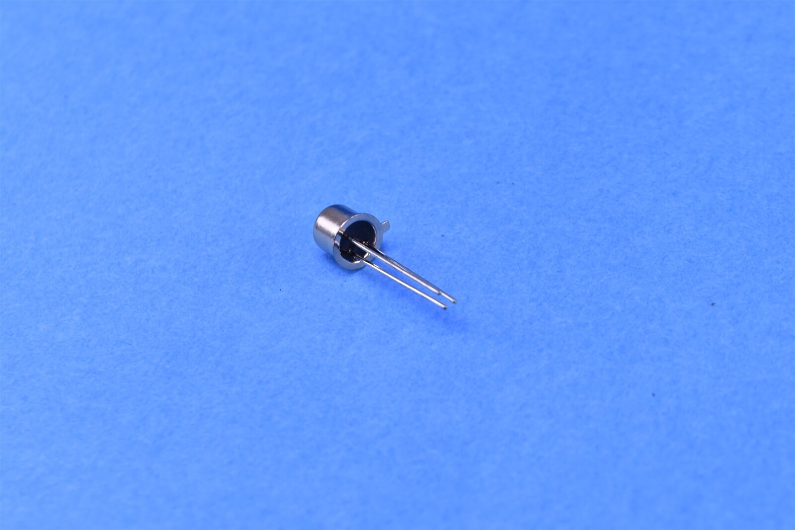 20 Microchip Bipolar Transistor NPN 50 V 800 mA 500 mW Through Hole JANTX2N2222A