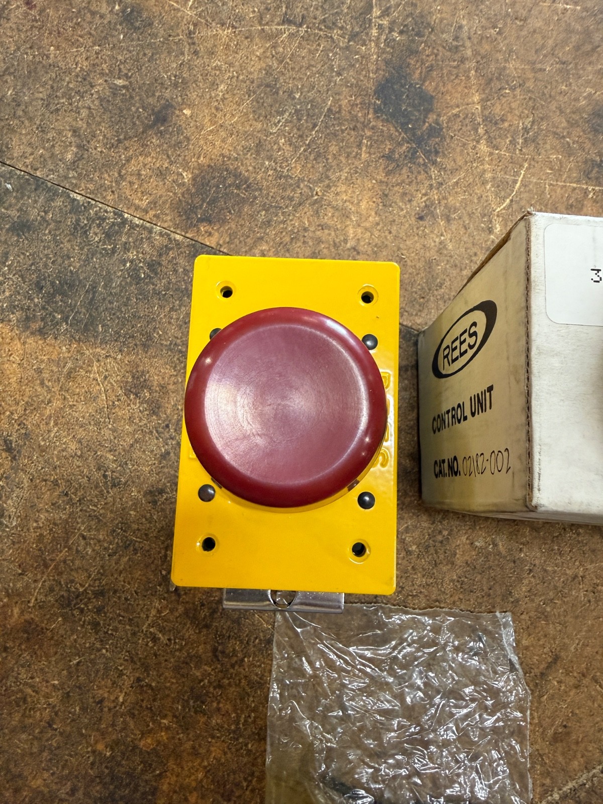 Rees 02182-002 2-1/4in Mushroom Plunger Emergency Stop Button 600v-ac (NEW)