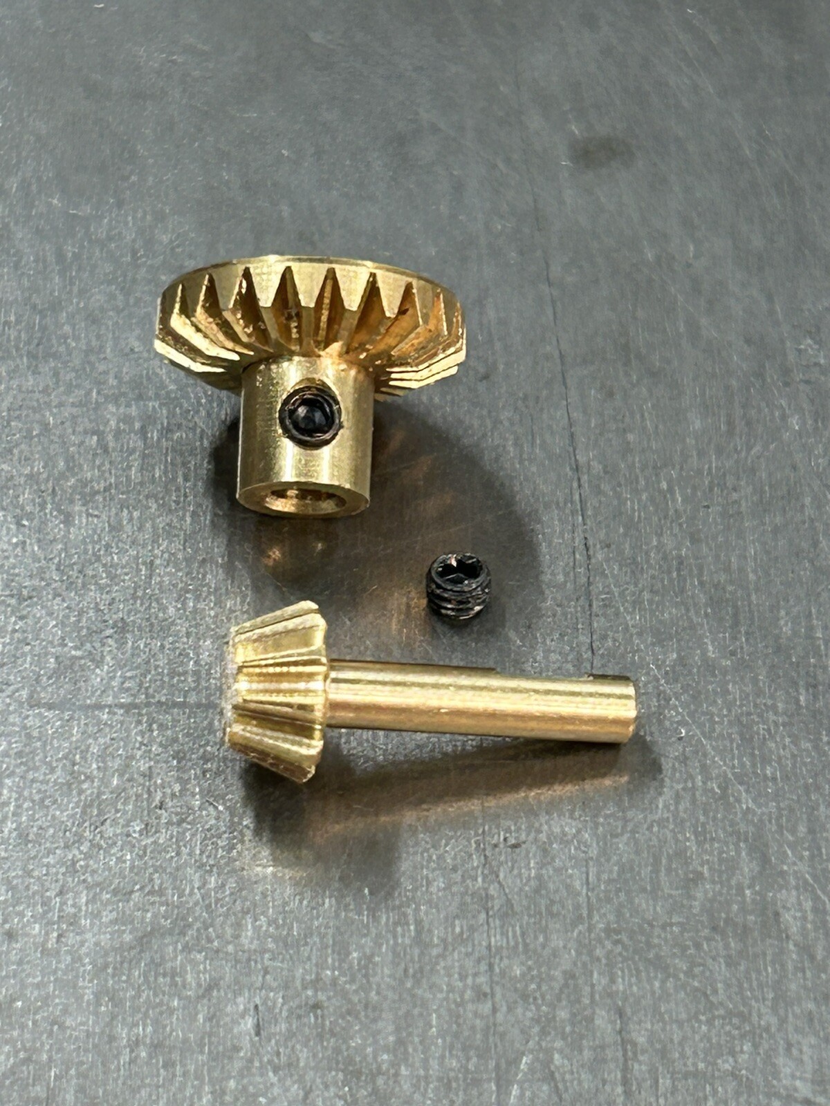 QTY 1 SET BRASS 10/23 TEETH 3MM BORE/ SHAFT 90 DEG BEVEL GEAR SET 2.3:1 RATIO