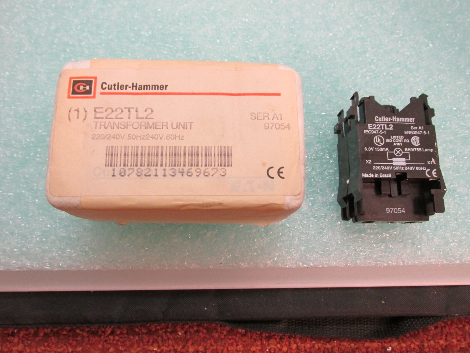 NEW Cutler Hammer E22TL2 150MA 110V 50Hz 120V 60Hz Light Unit *FREE SHIPPING*