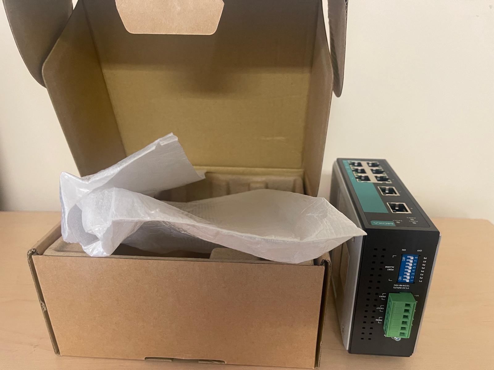 MOXA EDS-308 Ethernet Switch Input Module Connector PLC (BIN-7.1.2)