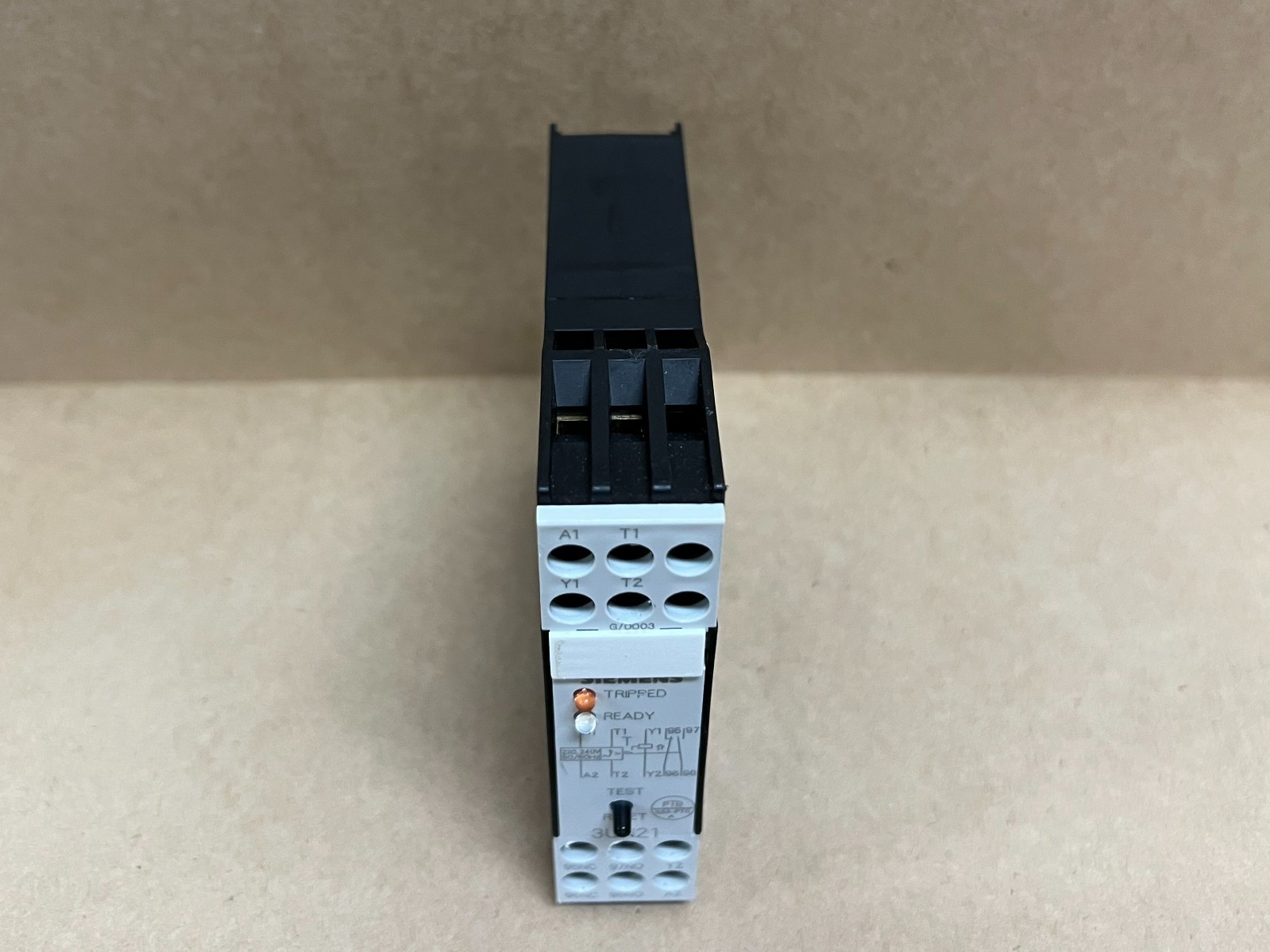 Siemens 3UN2131-0AN7 PTC Thermistor Tripping Unit, 220-240V
