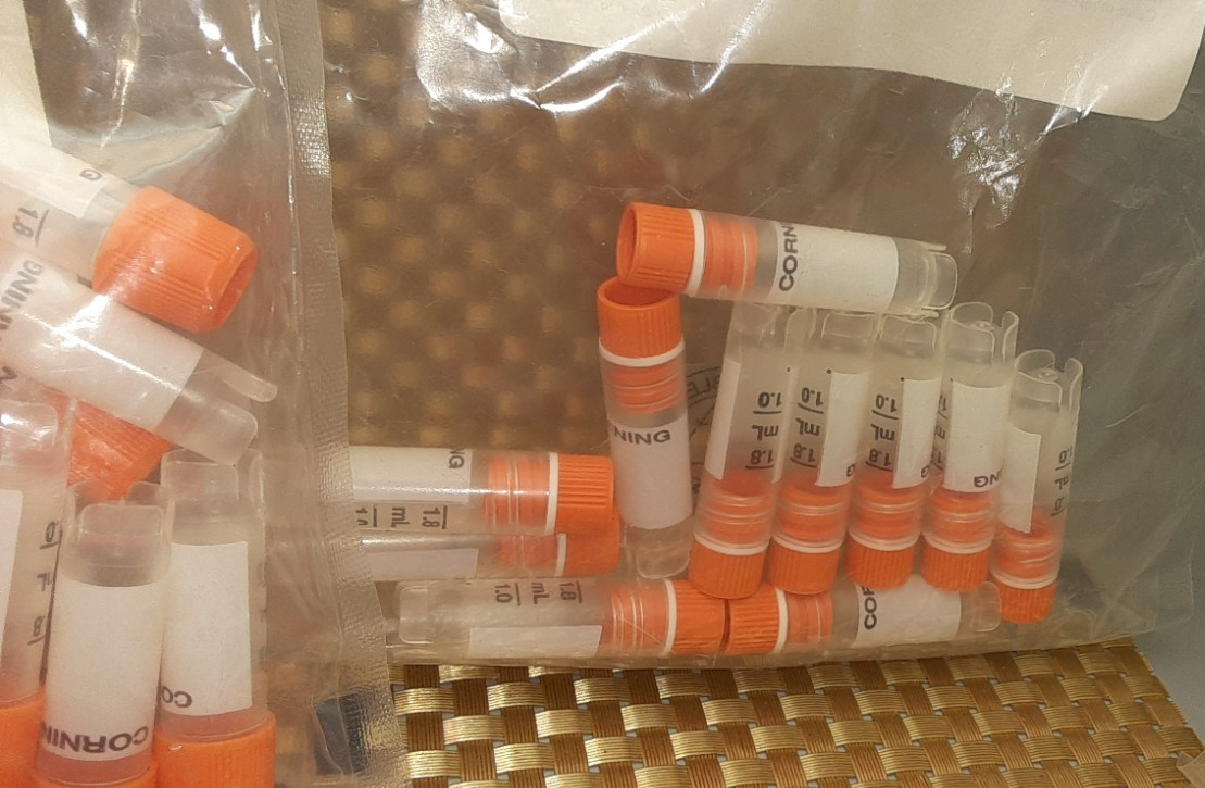 Corning assorted 2mL Cryogenic Vials (85)