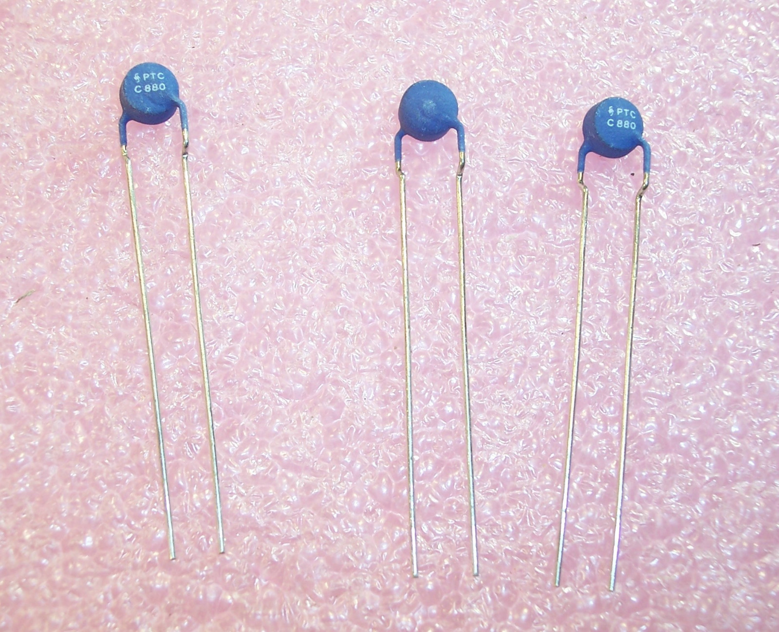 QTY (20) 70 Ohm RADIAL PTC THERMISTORS TYPE C880 Q63100-P2390-C880 SIEMENS