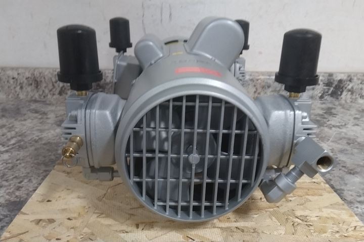 Gast 8HDM-19-M850X 2 HP 1725 RPM 115/230VAC 11 CFM Piston Air Compressor