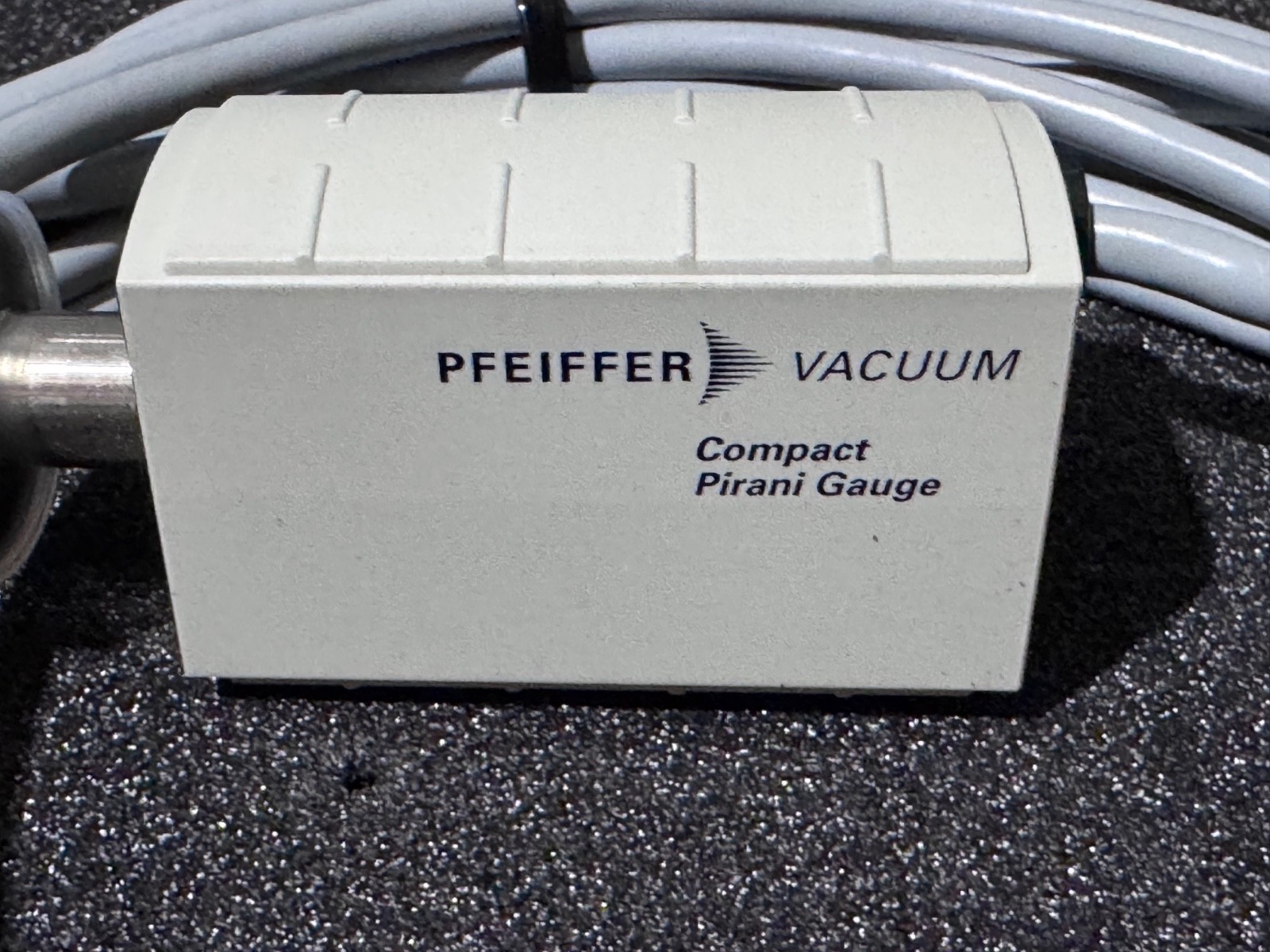 PFEIFFER TPG262 PTG28280 DUAL GAUGE with TPR265 Compact Pirani Gauge and cable