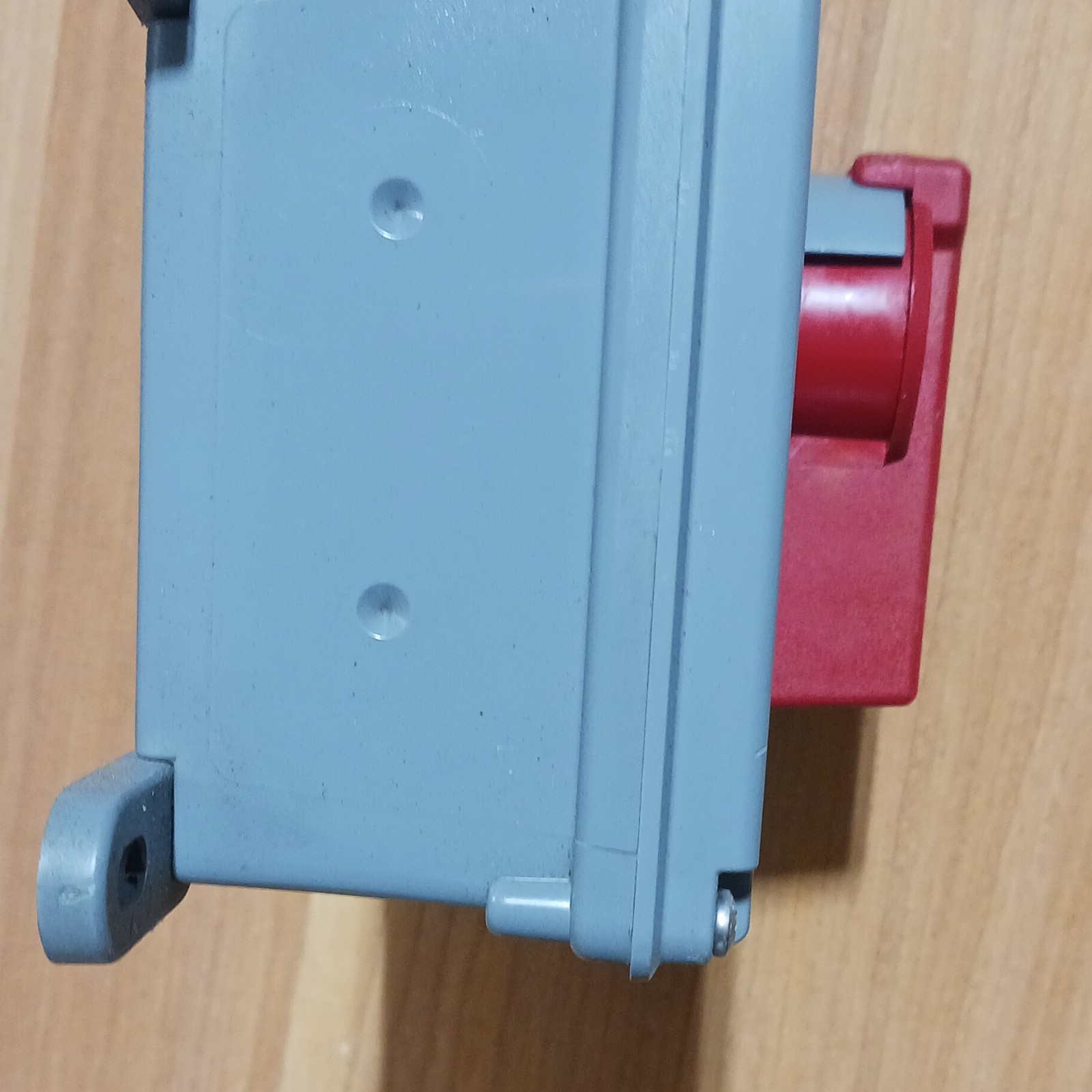 Hubbell Heavy Duty Disconnect Switch HBLDS3 30A 600VAC Wall Mount Gray/Red