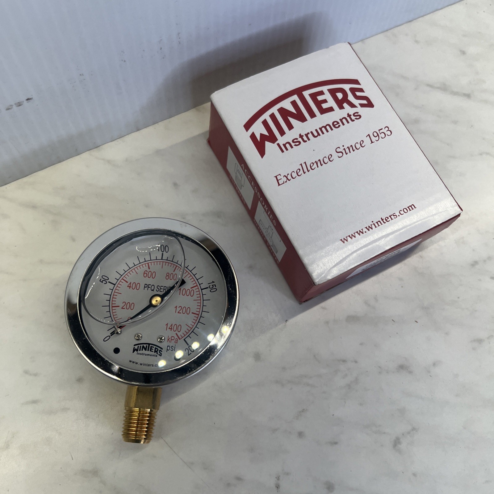 Winters PFQ806 Pressure Gauge 2-1/2in 0-200psi 1/4in Npt