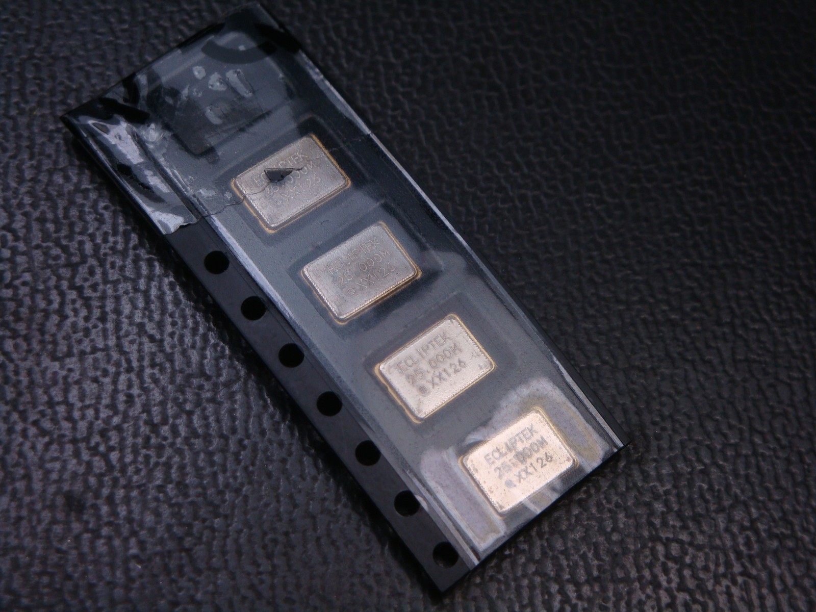 Lot of 2 EC2600TS-25.000M Ecliptek Quartz Crystal Clock Oscillators 3.3V 25MHz