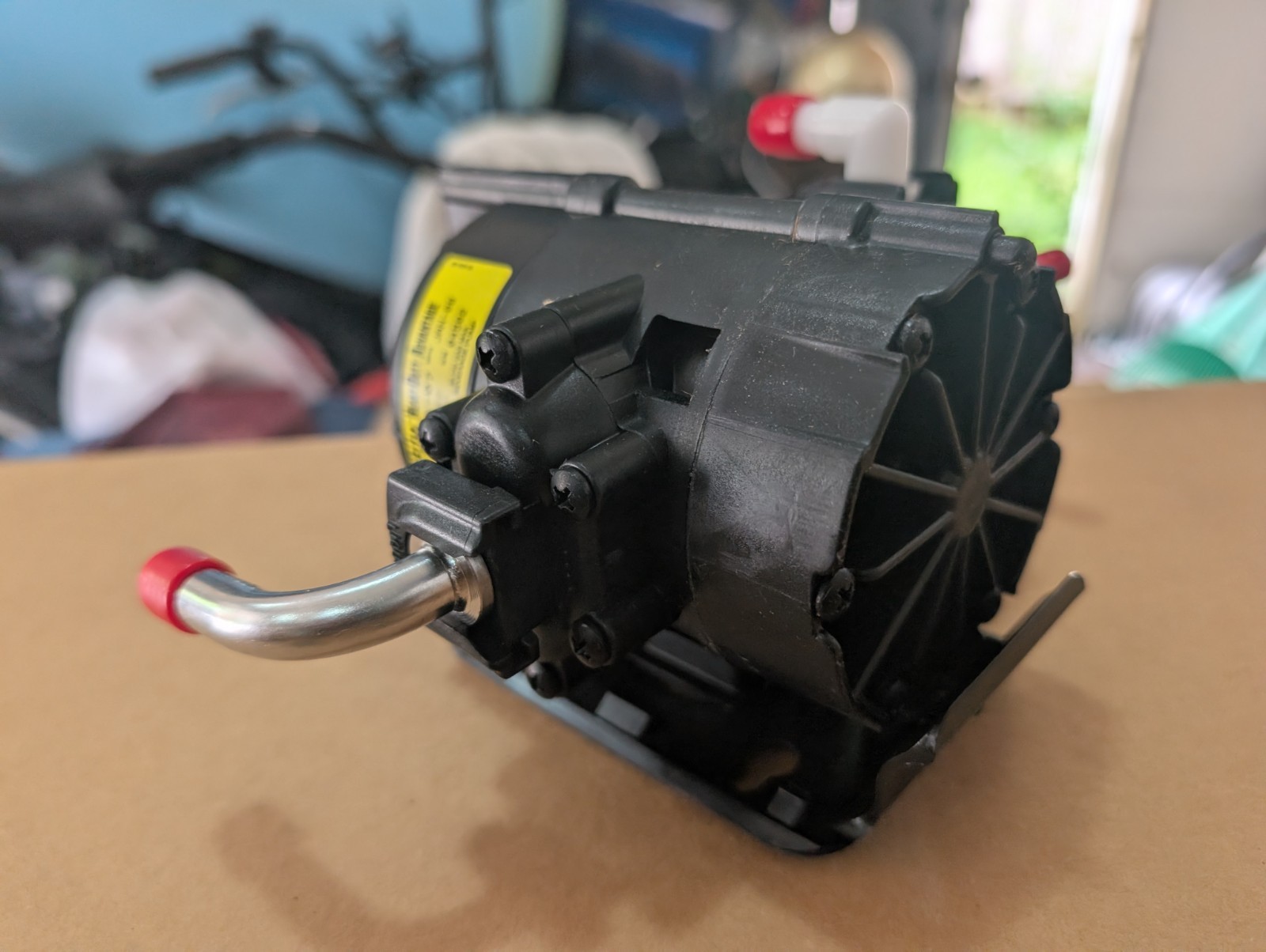 SHURFLO Gas Single Diaphragm Pump 2.3 GPM 85 psi 1/4″ Poly 166-296-07