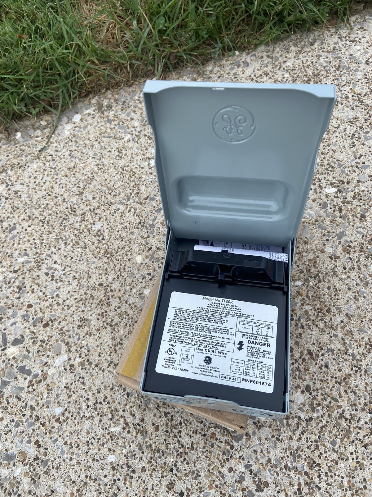 GE 30-Amp 120/240-Volt Fused AC Disconnect TF30RCP