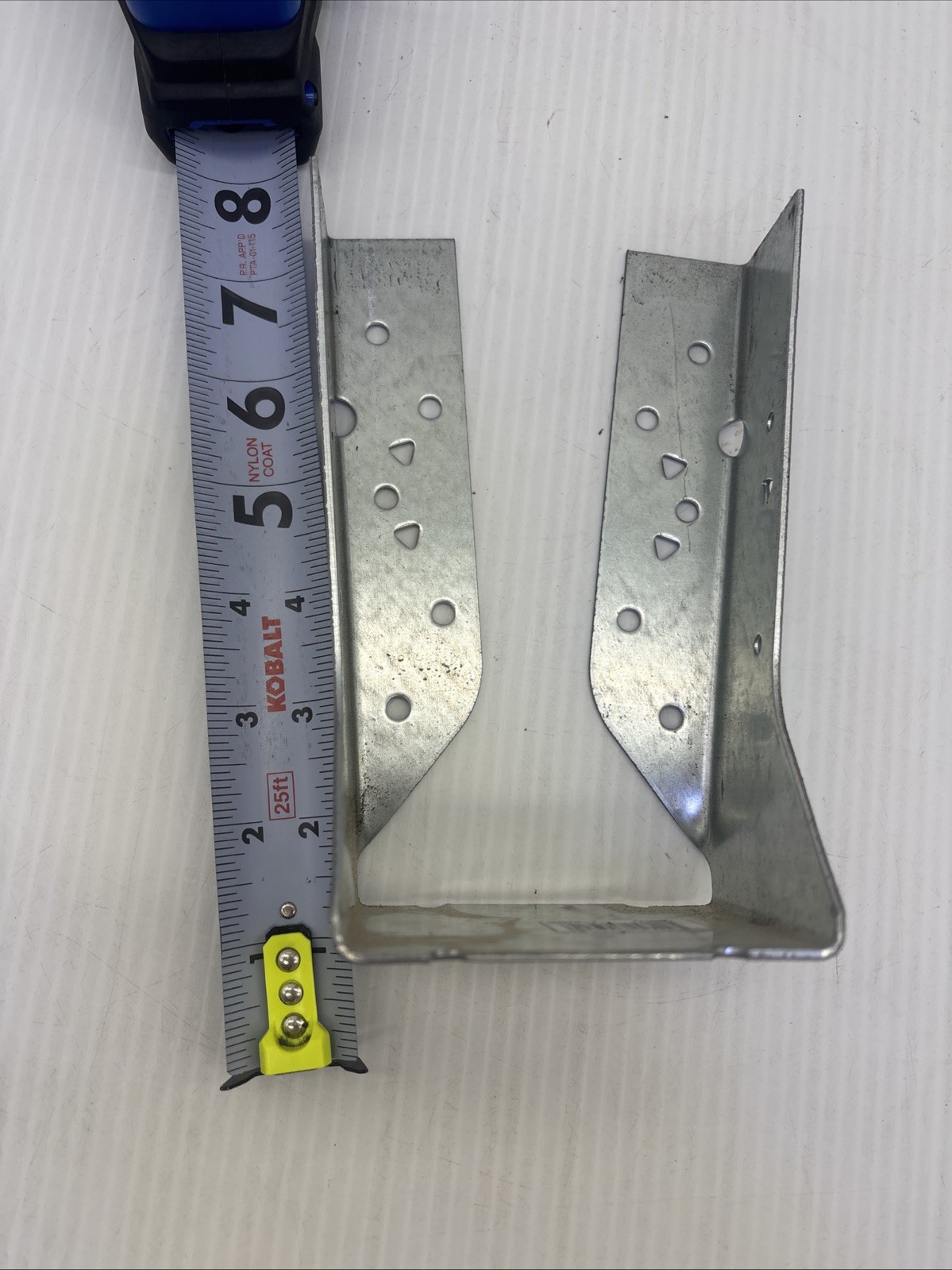 Simpson HUC28-2 Galvanized Face-Mount Concealed-Flange Joist Hanger {41}