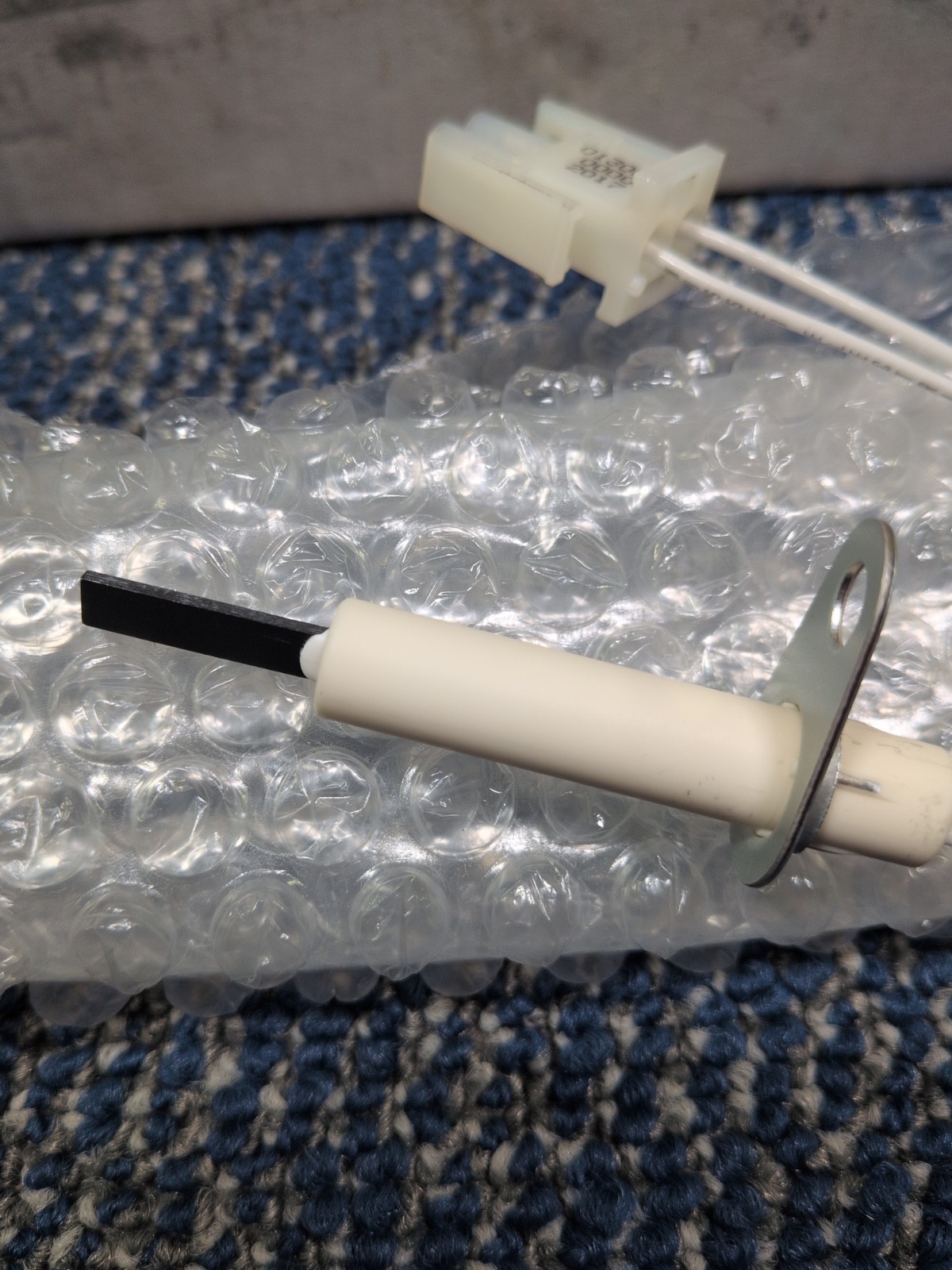 Goodman 0130F00008S Janitrol Hot Surface Ignitor New Old Stock