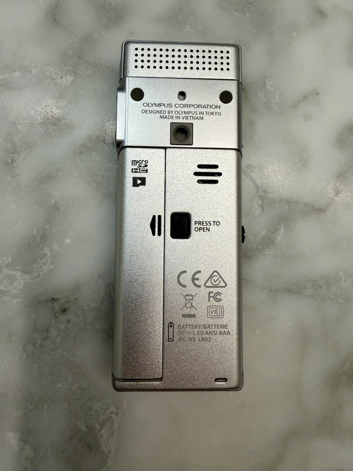 Olympus DM-720 Digital Voice Recorder – 4GB, USB Connect, Micro-SD Slot, Silver