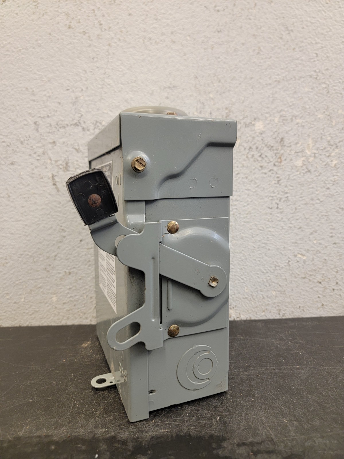 Square D D221NRB General Duty Safety Switch Series E3, 30A, 240VAC