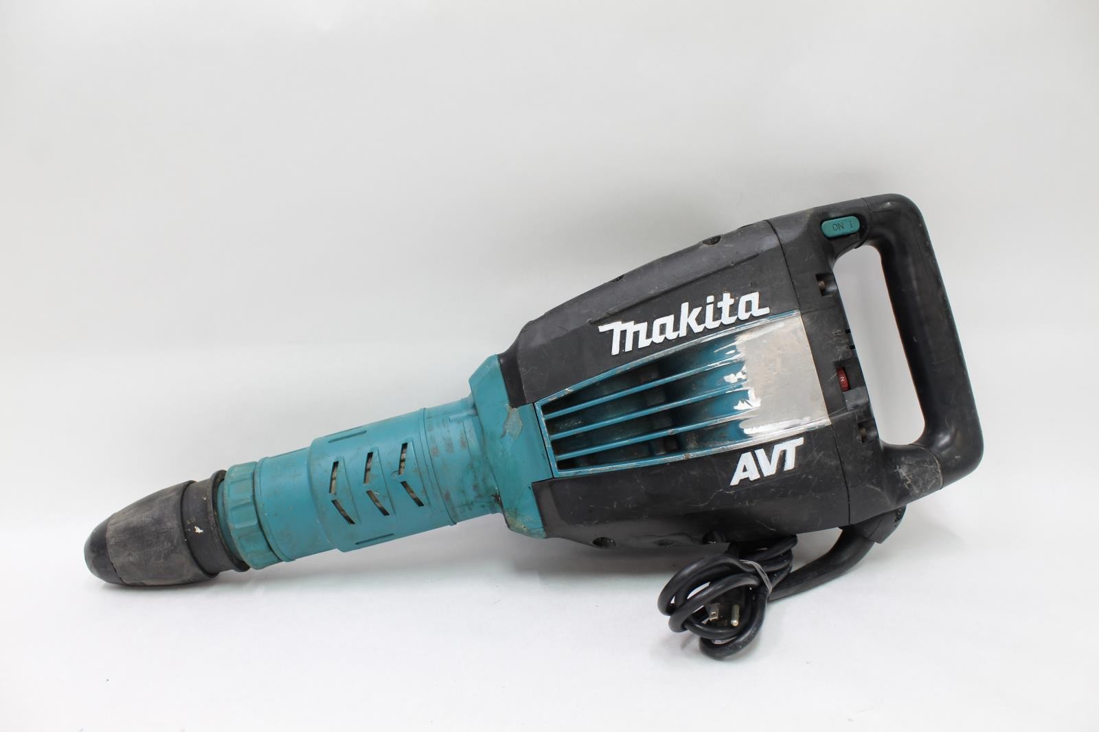Makita HM1214C 14 Amp Corded Electric 27 lb. AVT Demolition Hammer