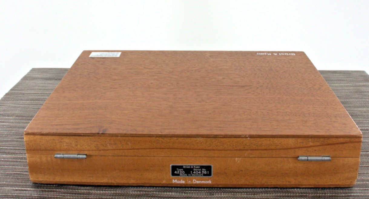 Bruel & Kjaer Barometer Pistonphone Sound Calibration Equipment 4220 Denmark