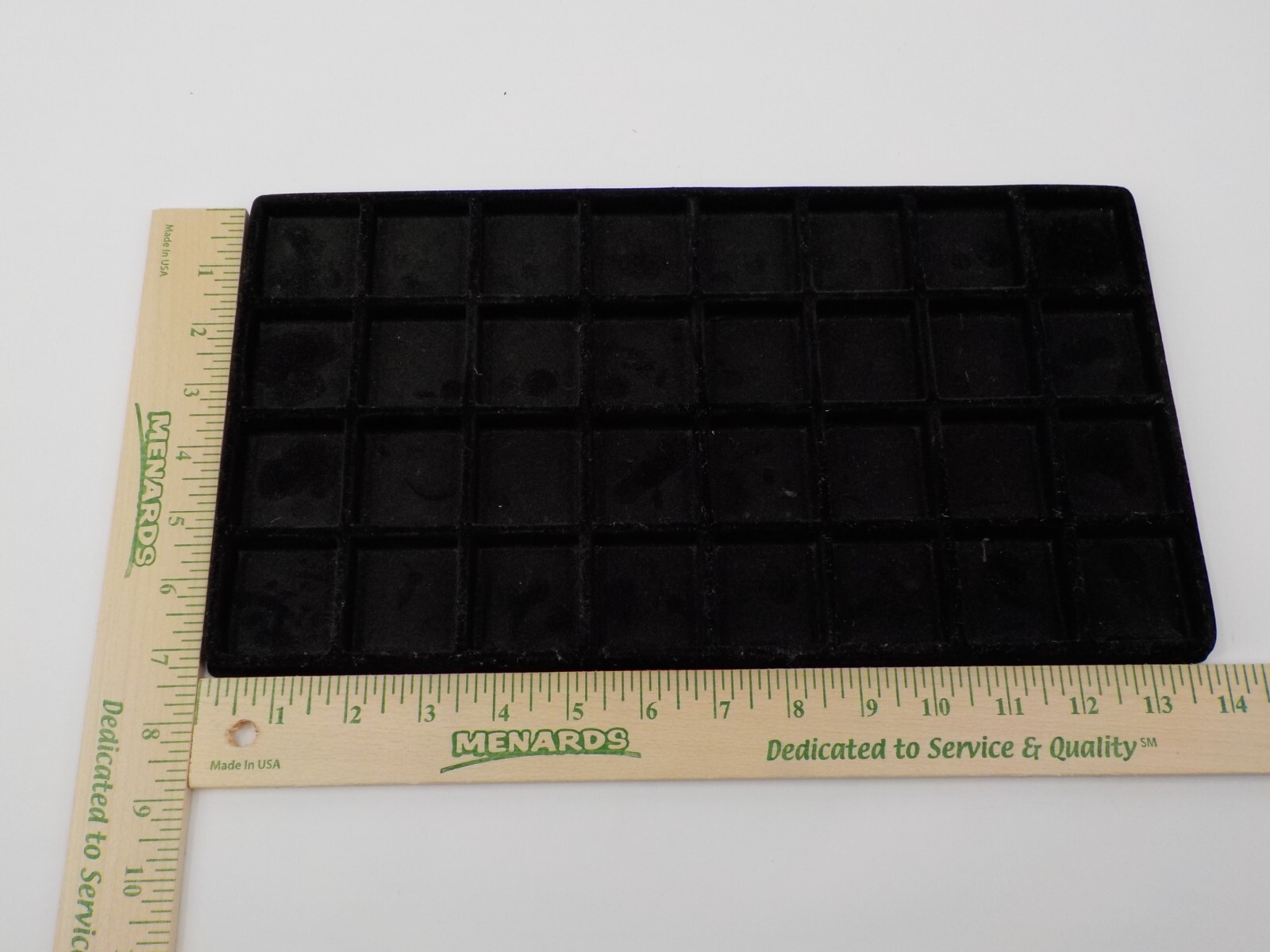 32 SPACE PLASTIC JEWELRY DISPLAY TRAY 14″X7.5″ FELT COVERED GRID 1 9/16″ SQUARES