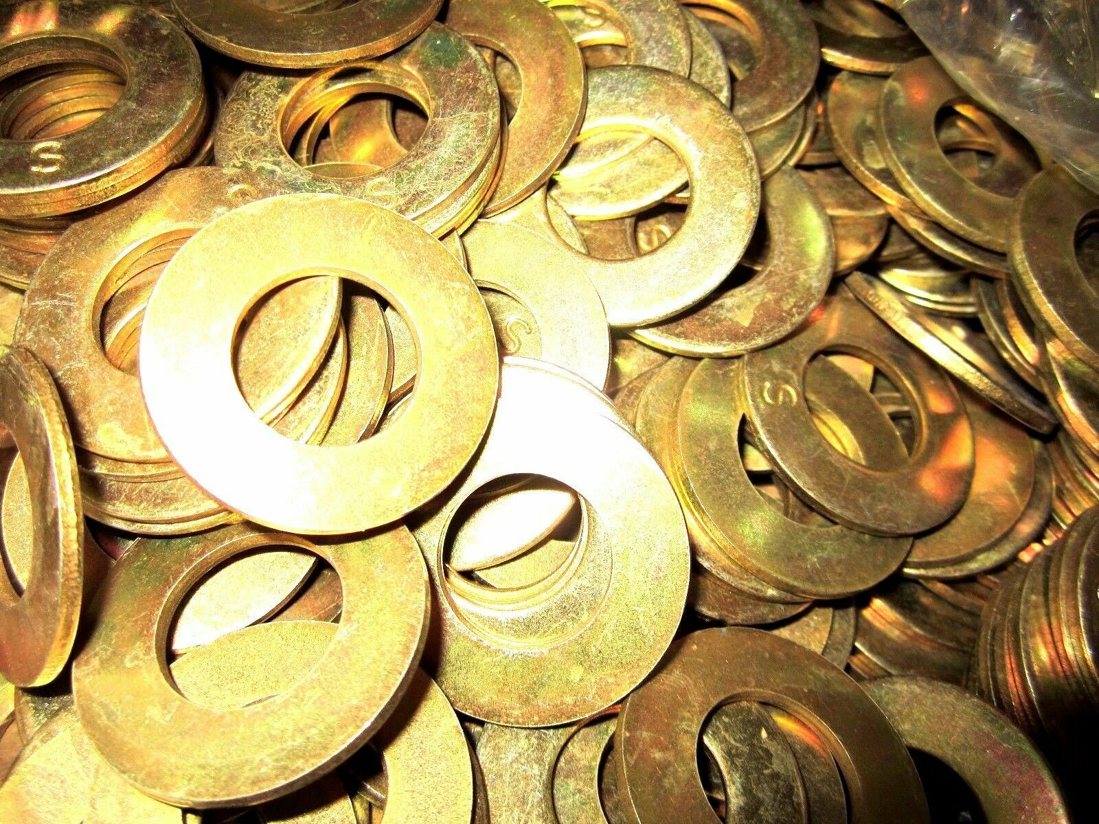 100 5/8 Grade 8 Yellow Zinc SAE Flat Washers