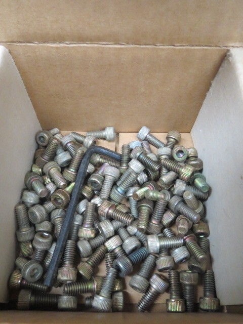8-32 X 3/8 SOCKET HEAD CAP SCREW 98 PCS (LL1273)