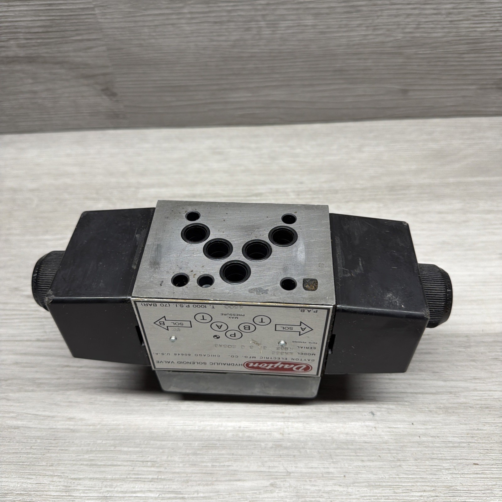Dayton 1A322 K95S QF 5 C 205A3 Hydraulic Directional Valve W/ 691449 120V Coils