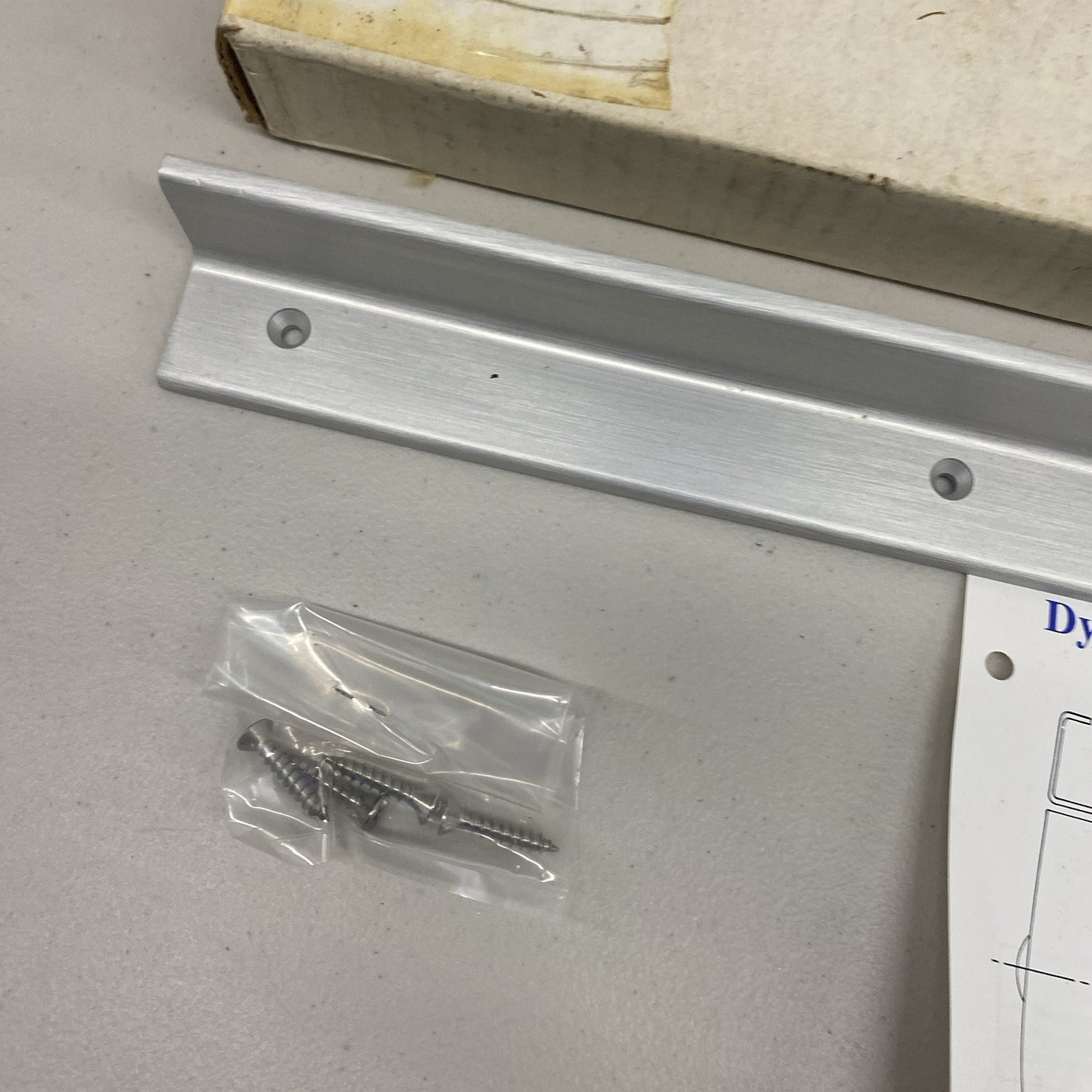 DynaLock 22″ Angle Bracket #4622 For Full Size Single & Double Mag Loc Brand NEW