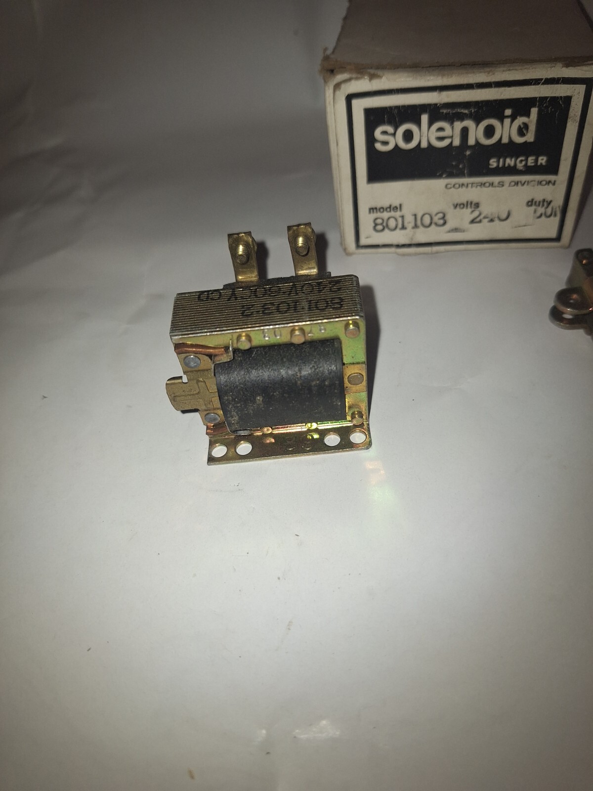 NEW GENUINE SINGER CONTROLS 801103 SOLENOID 240V, 801-103 NOS