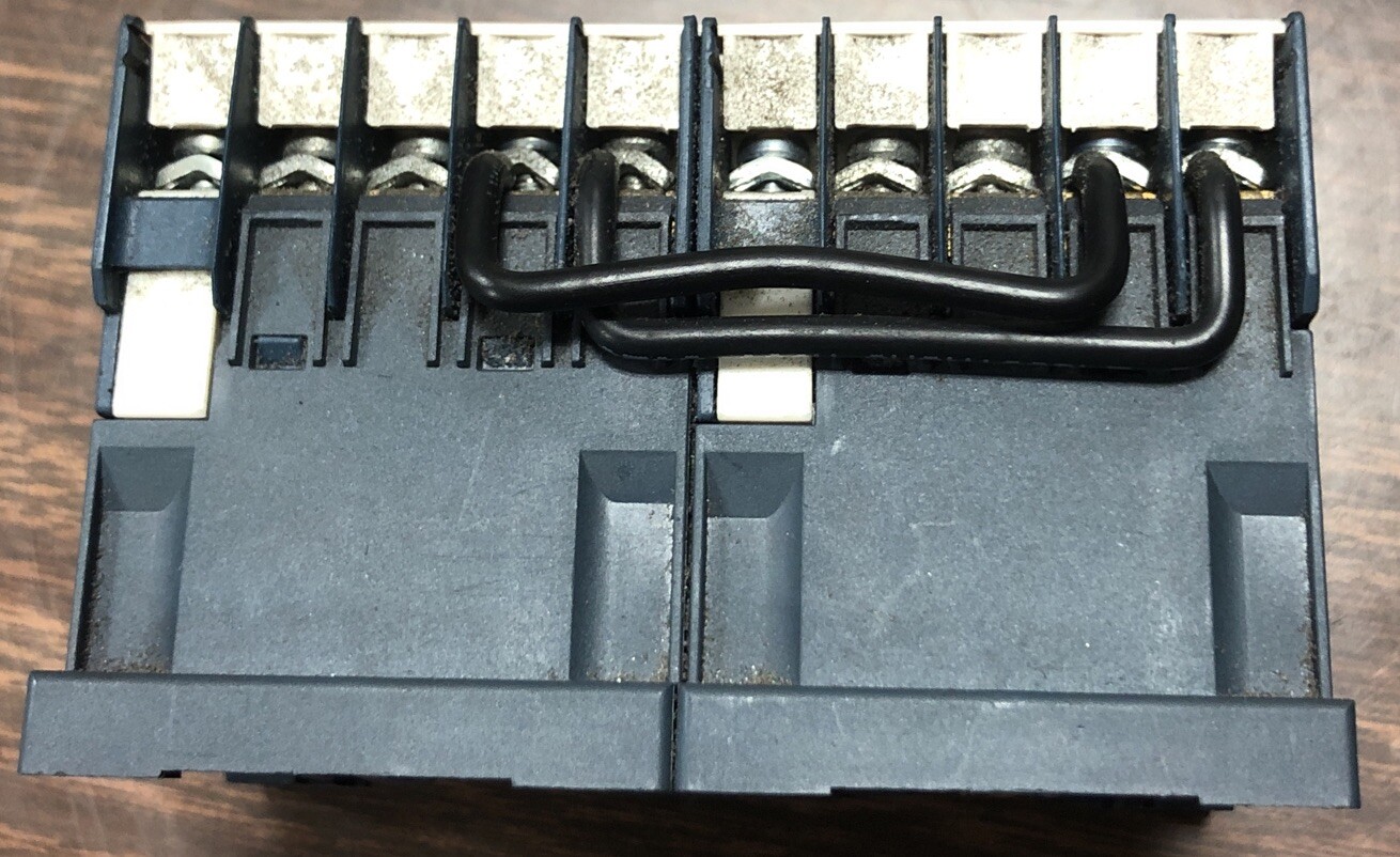 SCHNEIDER ELECTRIC 2F08152320 REVERSING CONTACTOR 110V 50/60HZ E22