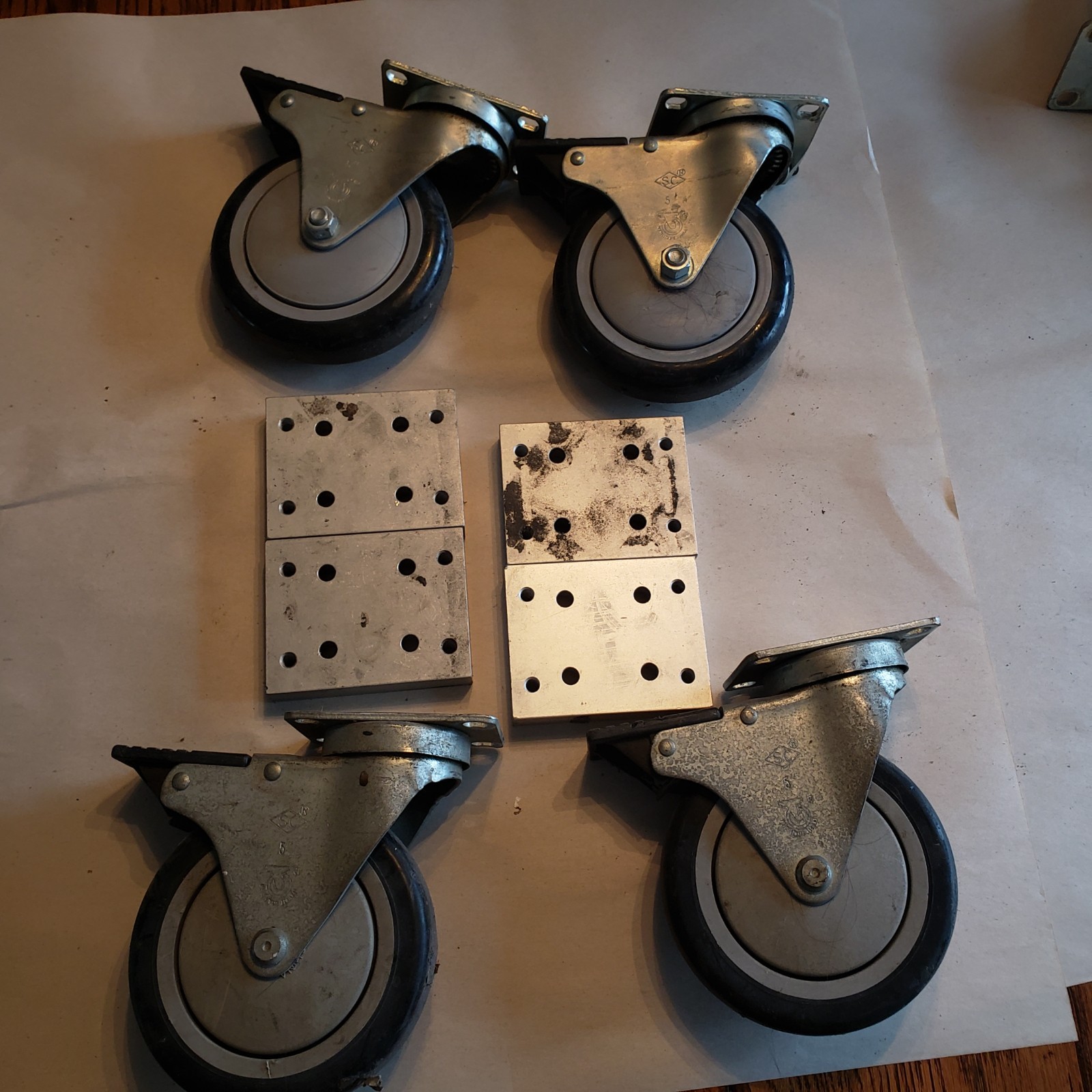 80/20 2420 15 Series Flange Mount Caster Base Plate 4 each and 4 each 5″ casters