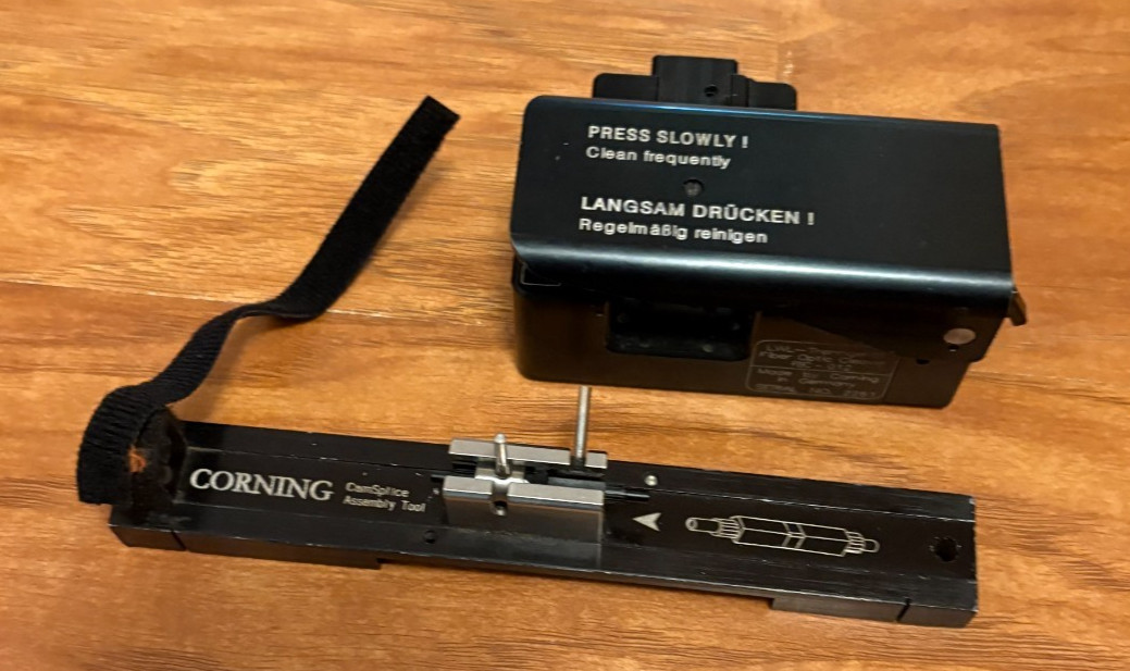 Corning FBC-012 Fiber Optic Cleaver & CamSplice Mechanical Splice Assembly Tool