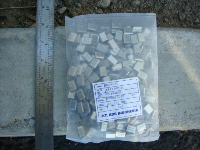 LOT 200 24.000 MHz KDS Crystals – NEW and UNUSED