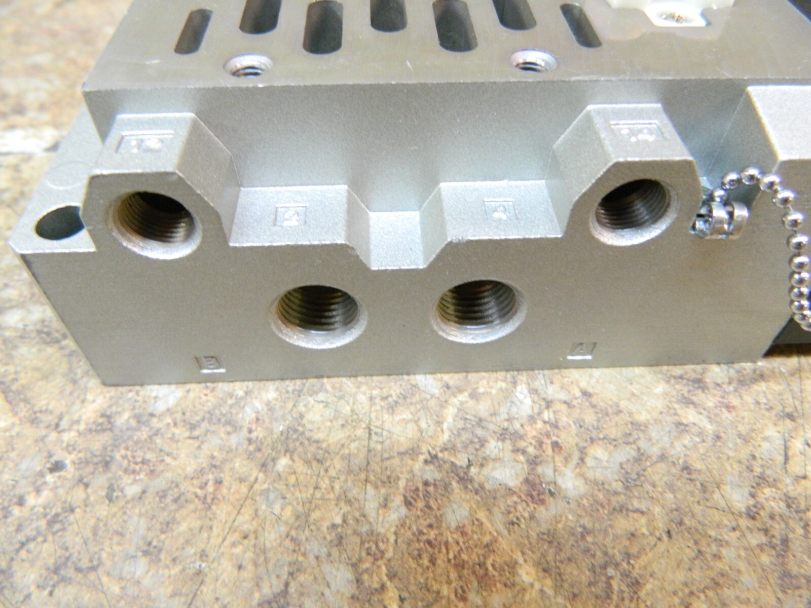 SMC US4436 Solenoid Valve Base 3/8″ NPT