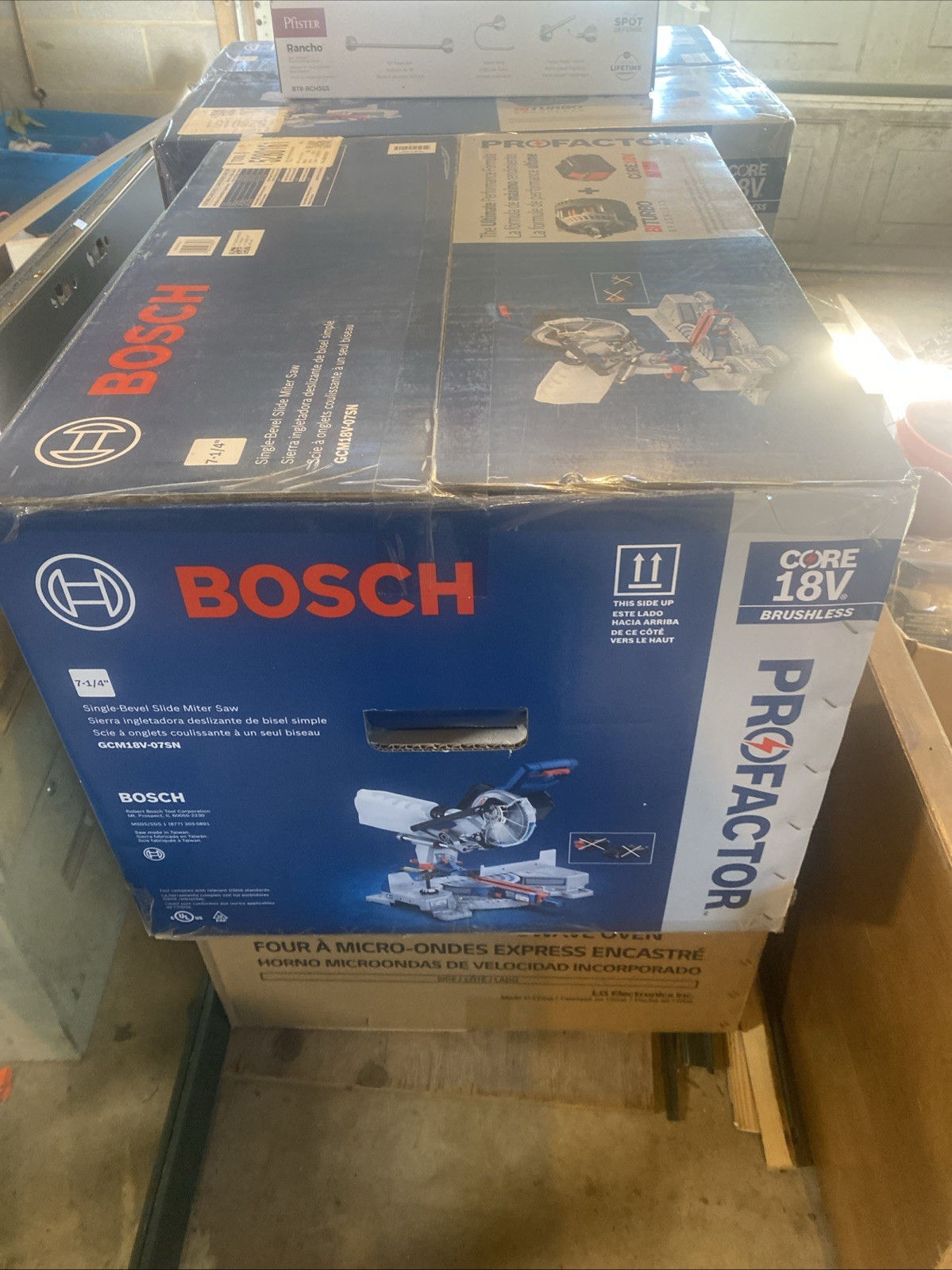 Bosch Profactor 7-1/4-in 18-volt Sliding Compound Cordless Miter Saw GCM18V-07SN