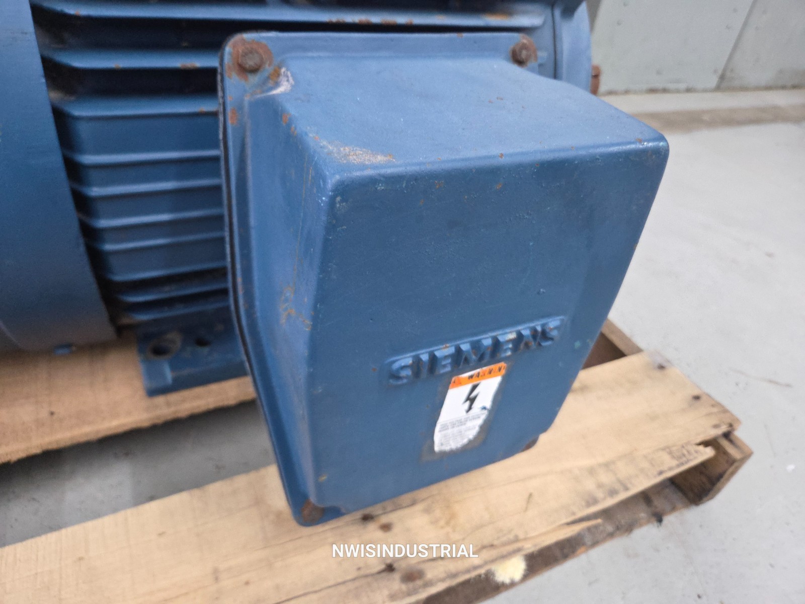 Siemens RGZEESD 40HP AC Motor 1780 RPM, 3PH, 460V, 324T, TEFC, 60HZ