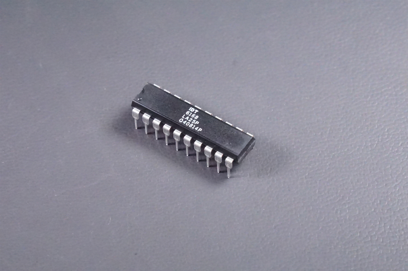 IDT6168LA25P IDT Static RAM SRAM CMOS 16K 4K x 4 25ns 20-PDIP Thru Hole NOS