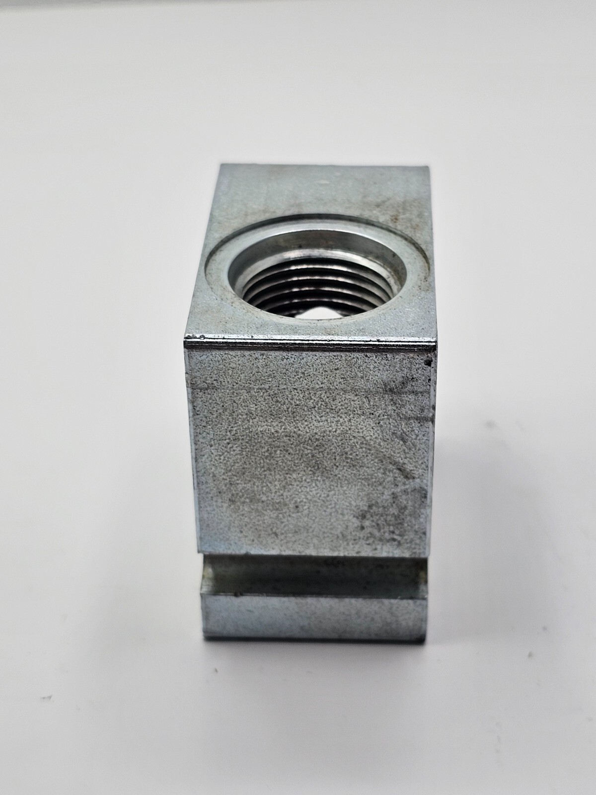 PARKER B10-2-8T Valve Base,3/4-16 SAE,Steel,10-2 Cavity 4DMK6