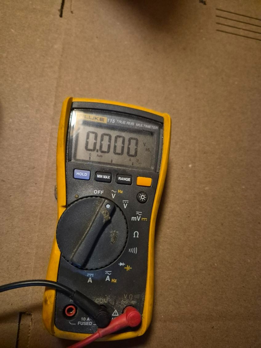 Fluke 115 Field Technicians Digital Multimeter Compact true-rms meter USED