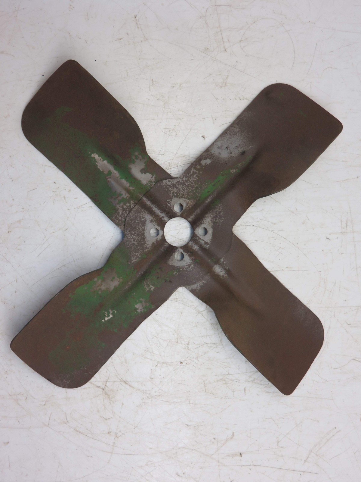 AM2840T John Deere Fan Blade For 420, 430, 435