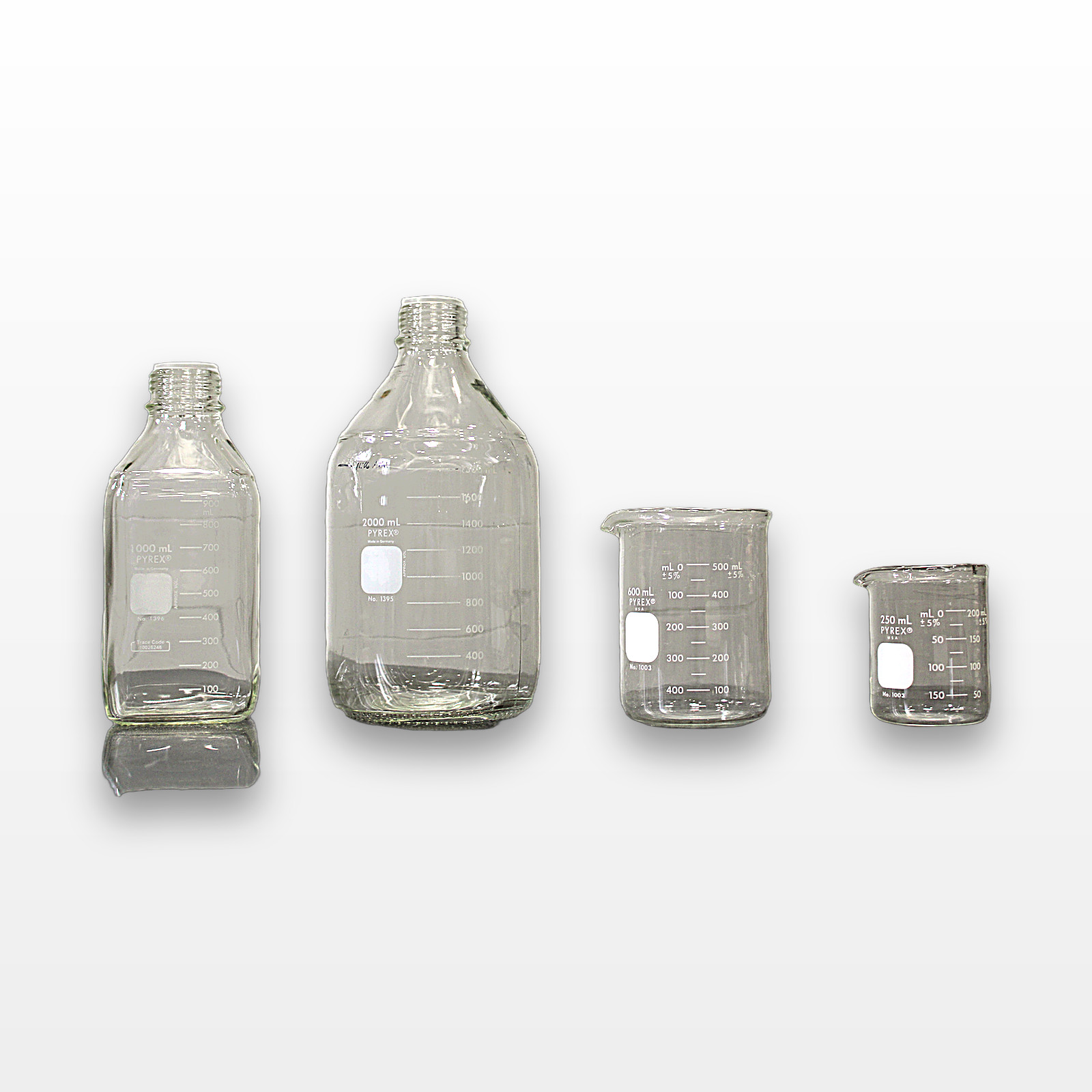 Pyrex Laboratory Glassware Beakers – 14 Piece Assorted Set, Used Co (3379669)